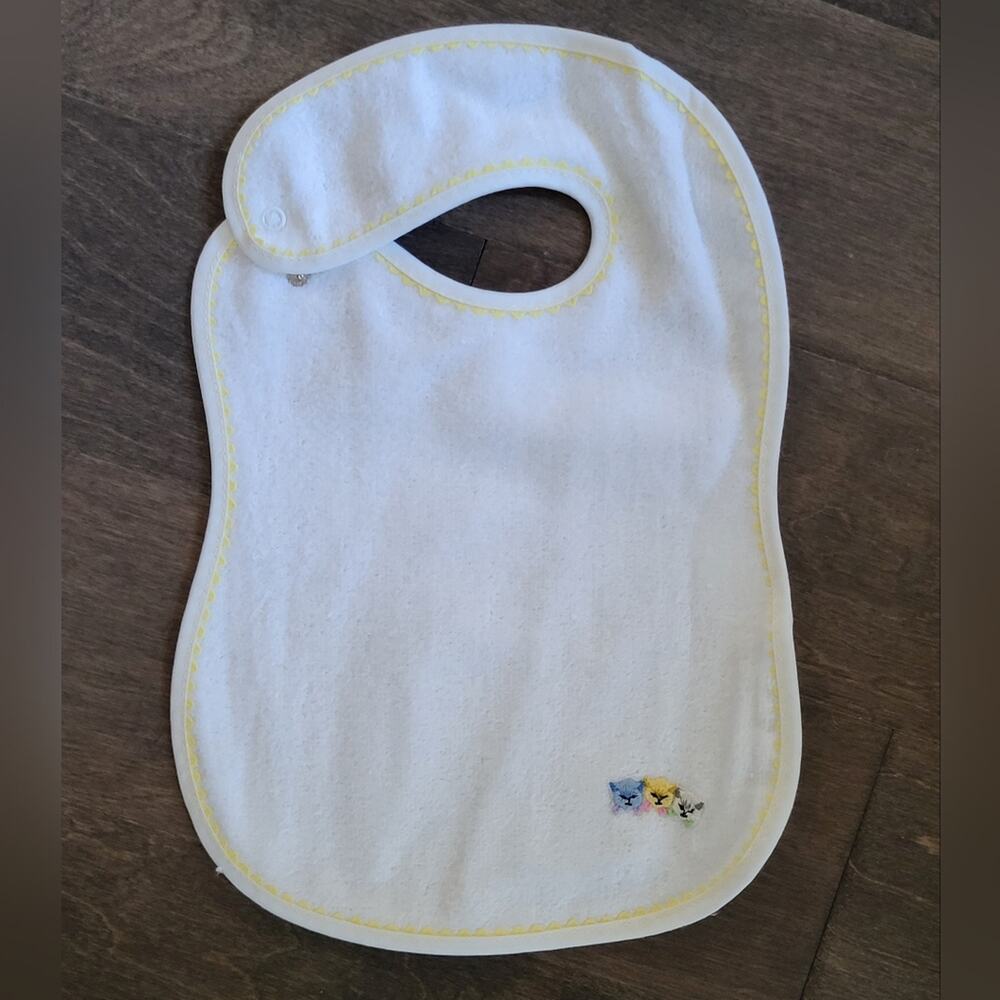 Embroidered Kitten Terry Cloth Baby Bib White Yellow Vintage Style NWT